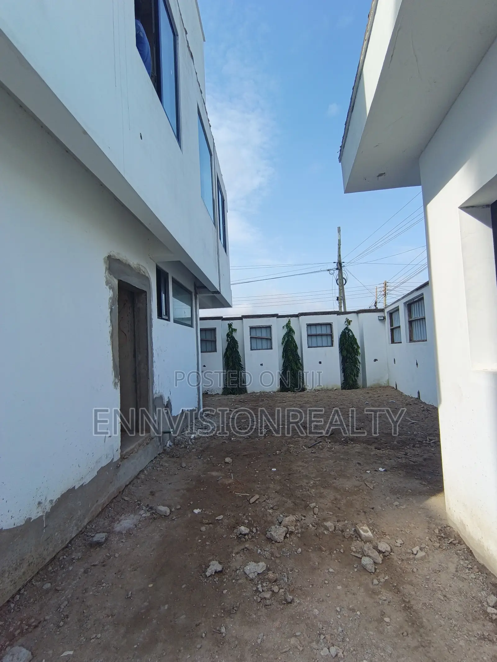 4bdrm Townhouse/Terrace in 4 Oakville, Accra Metropolitan for sale in Accra Metropolitan