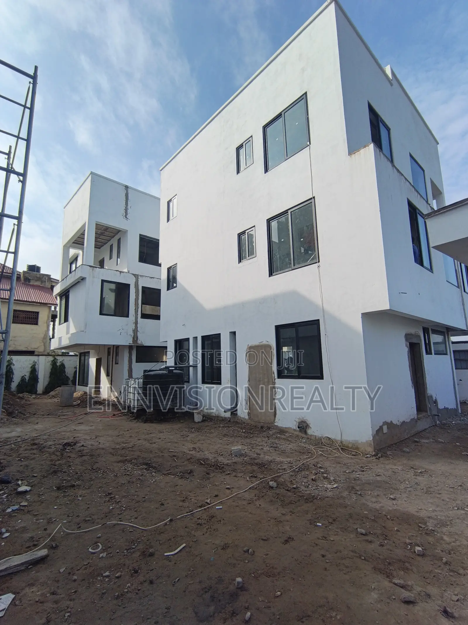 4bdrm Townhouse/Terrace in 4 Oakville, Accra Metropolitan for sale in Accra Metropolitan