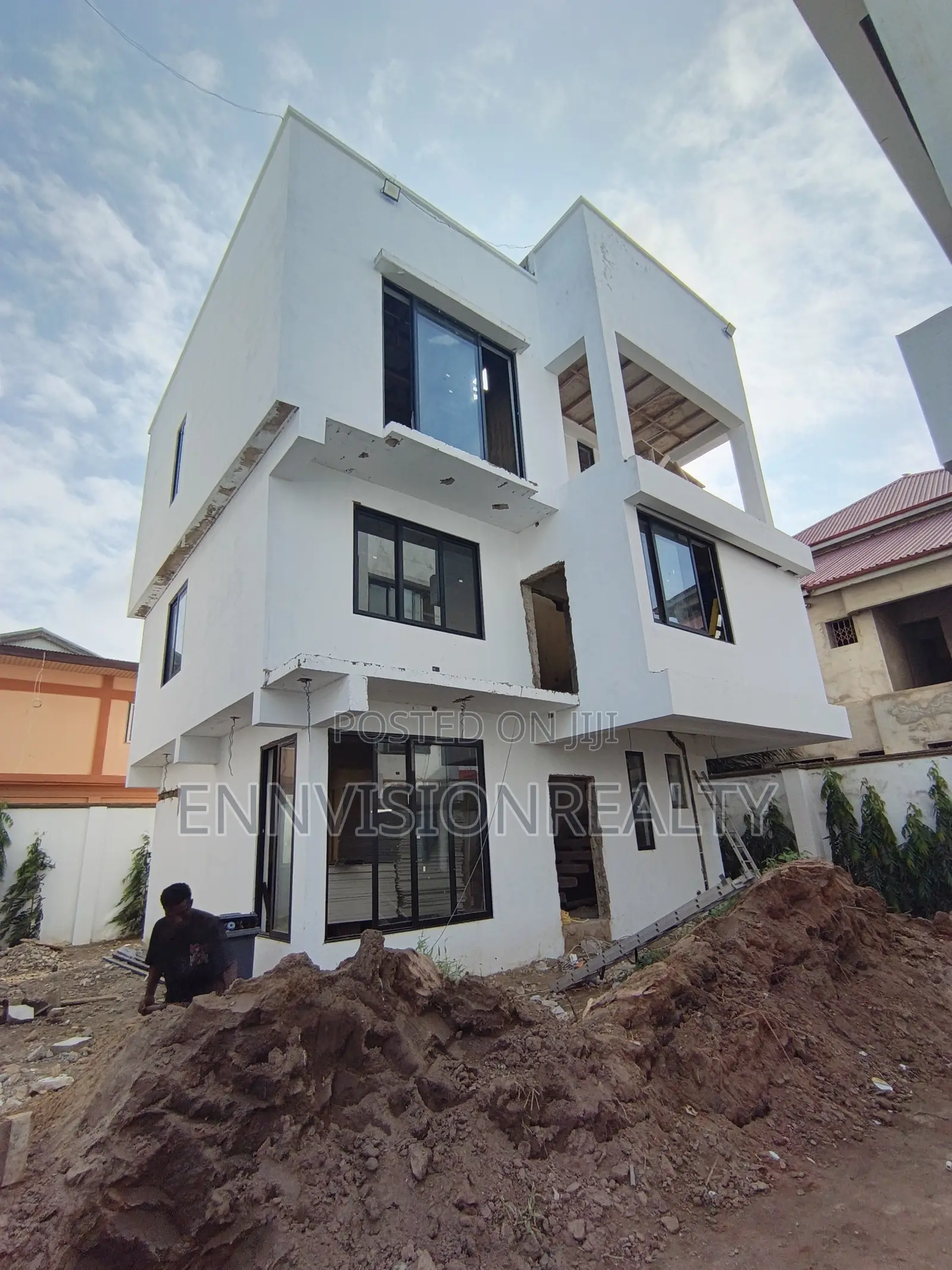 4bdrm Townhouse/Terrace in 4 Oakville, Accra Metropolitan for sale in Accra Metropolitan