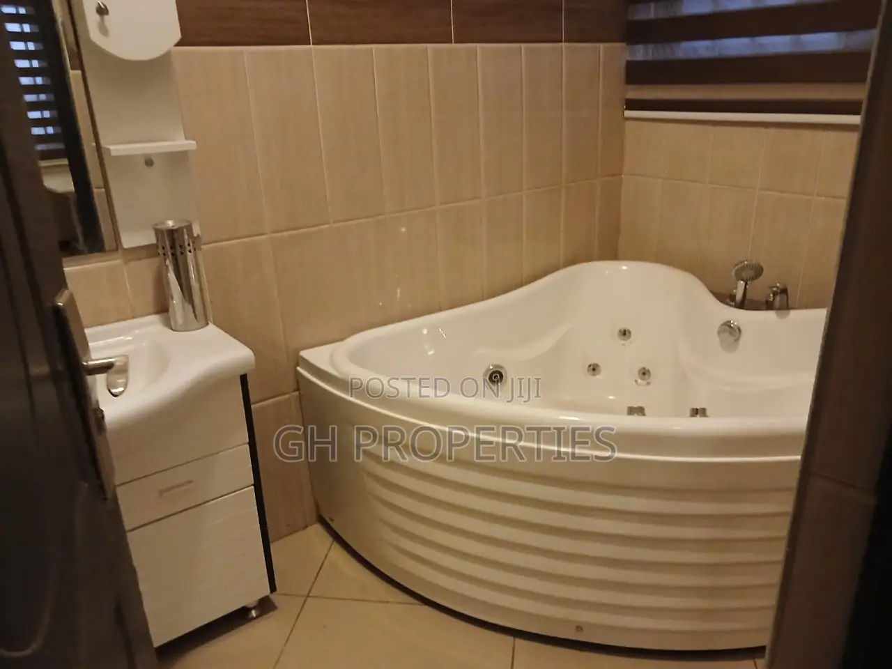 3bdrm Apartment in Ahodwo Sokoban., Kumasi Metropolitan for sale in Kumasi Metropolitan