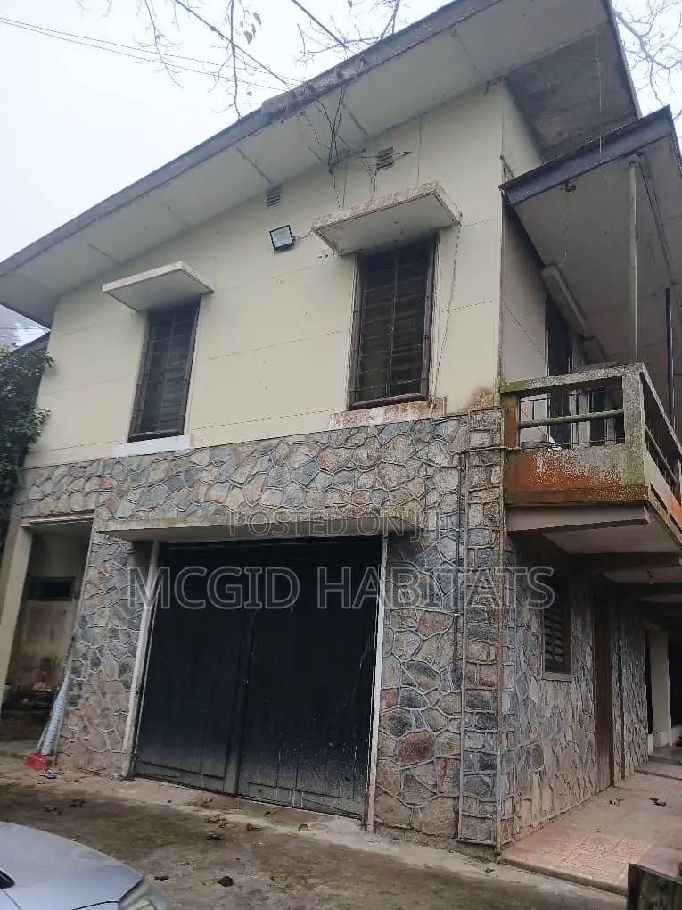 18 Plot of Land With 4 Bedrooms for Sale, Peduase in Aburi