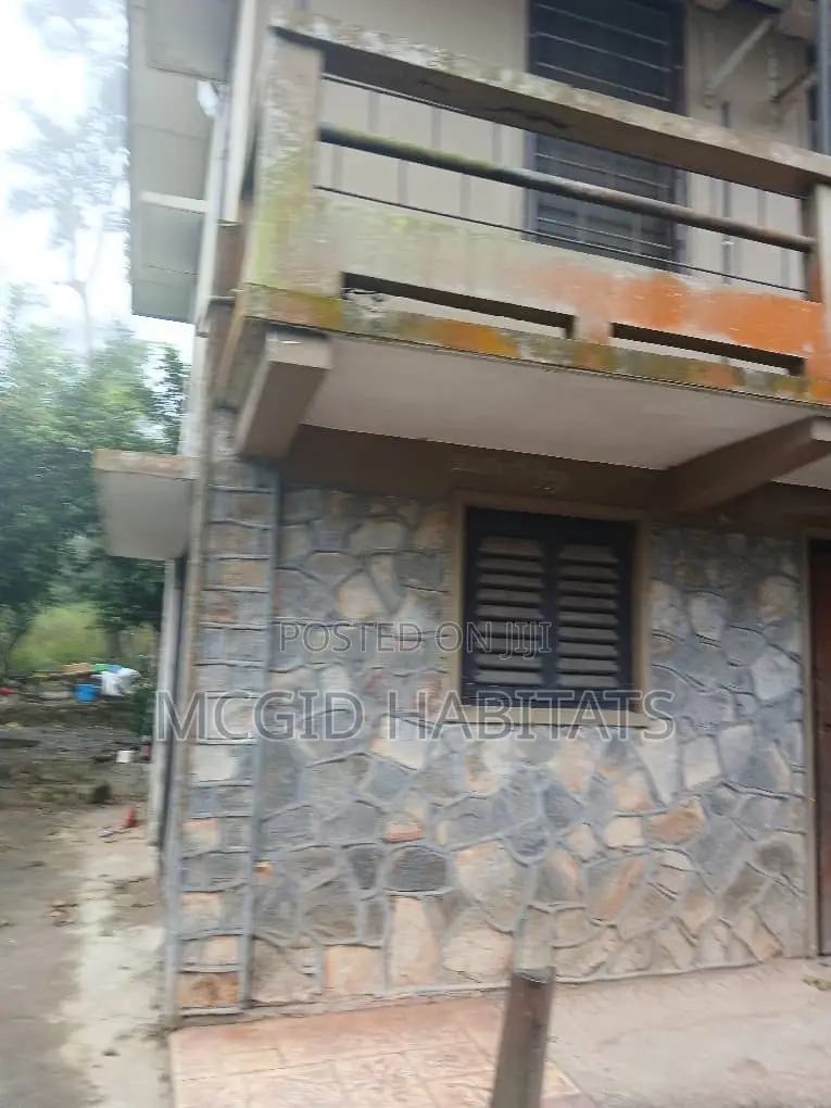 18 Plot of Land With 4 Bedrooms for Sale, Peduase in Aburi