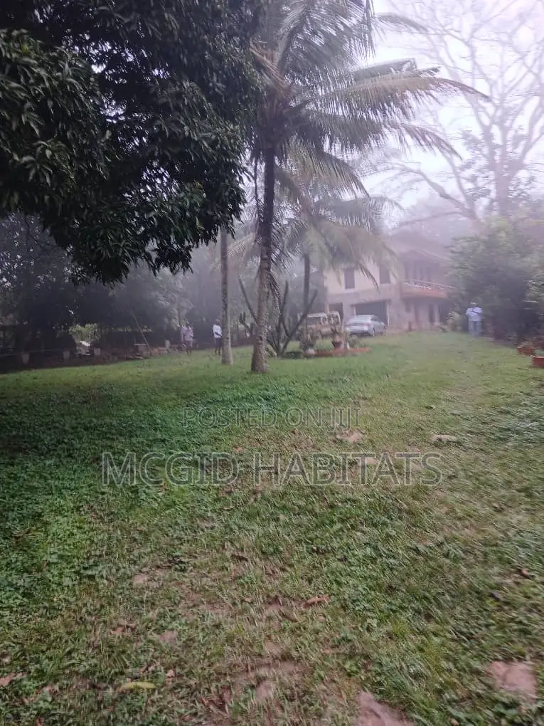 18 Plot of Land With 4 Bedrooms for Sale, Peduase in Aburi