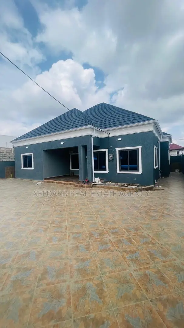 3bdrm House in Sefdard Properties, Pokuase for sale in Pokuase