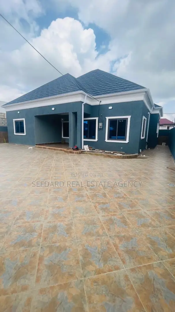3bdrm House in Sefdard Properties, Pokuase for sale in Pokuase