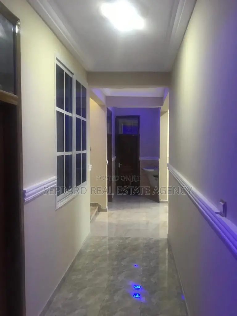 6bdrm House in Sefdard Properties, Kwabenya for rent in Kwabenya