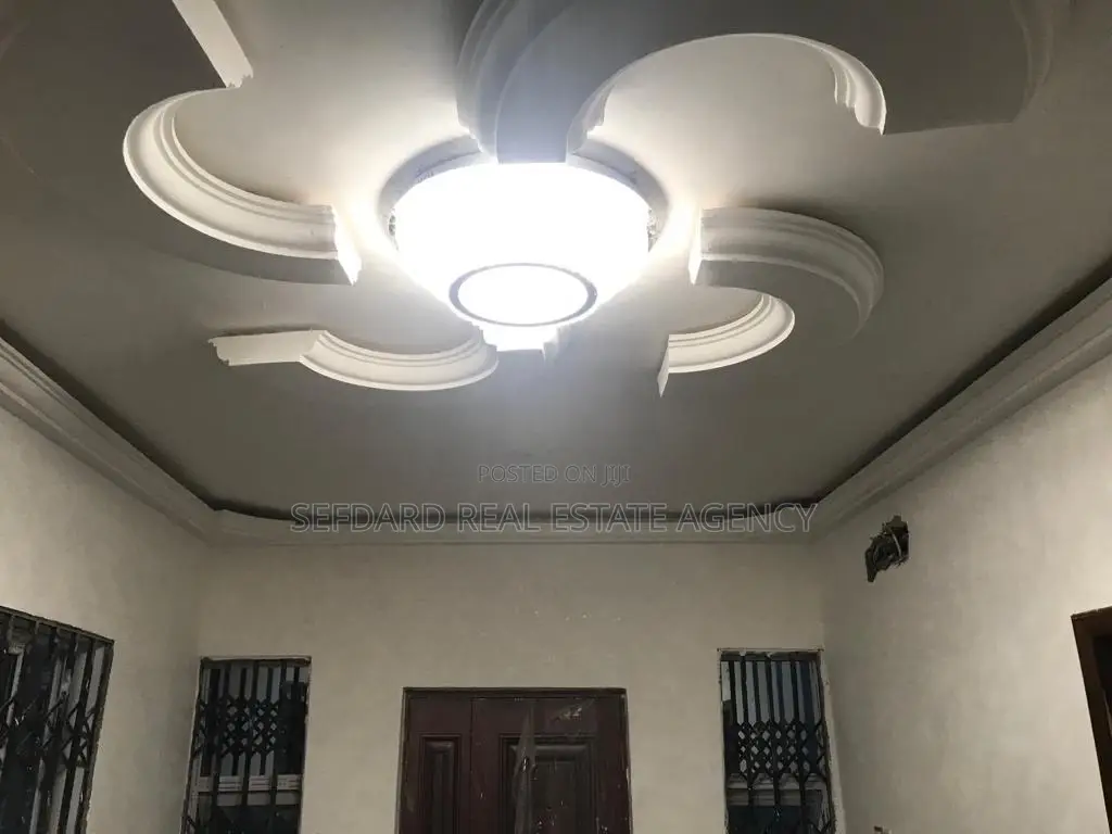 6bdrm House in Sefdard Properties, Kwabenya for rent in Kwabenya