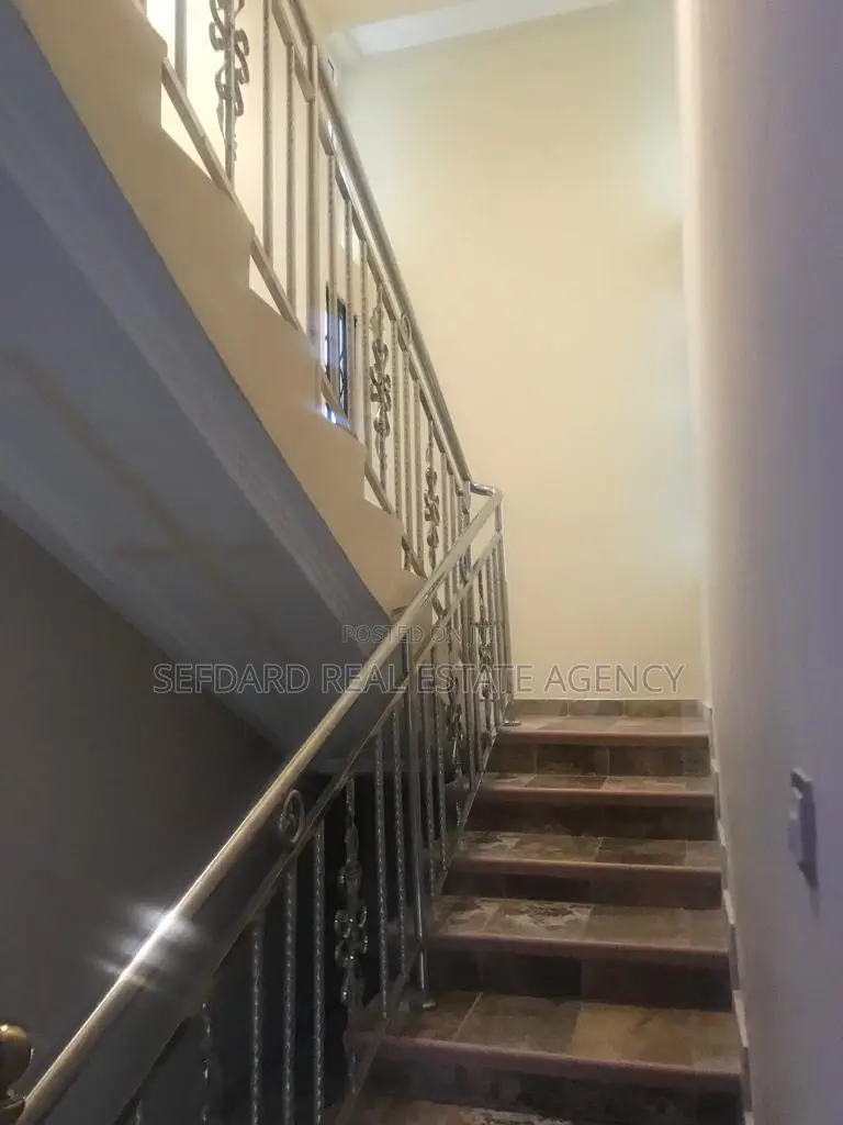 6bdrm House in Sefdard Properties, Kwabenya for rent in Kwabenya