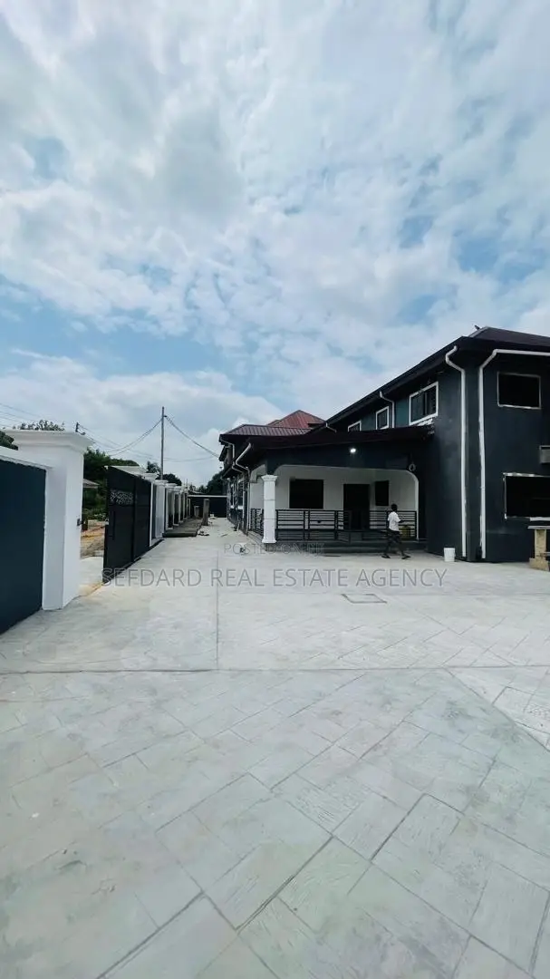2bdrm Apartment in Sefdard Properties, Ablekuma for rent in Ablekuma