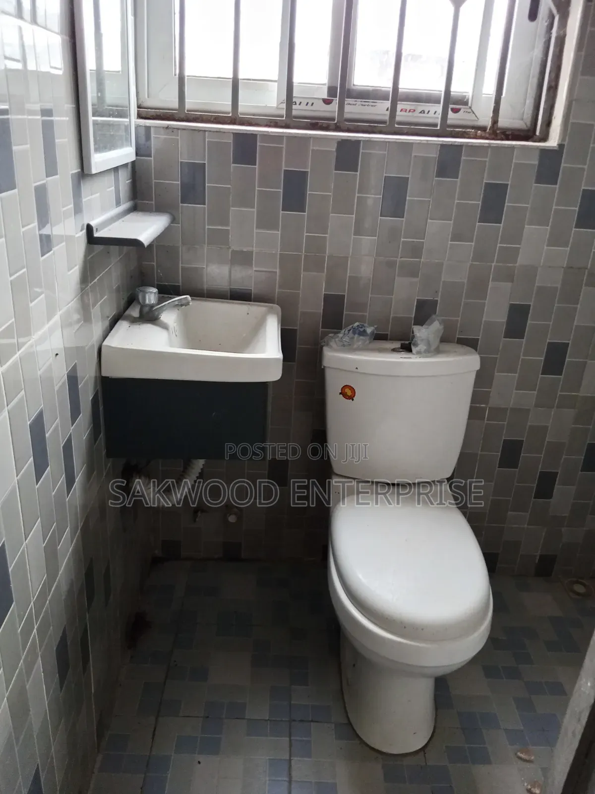 1bdrm Apartment in Sakwood Enterprise, Danfa for rent in Danfa
