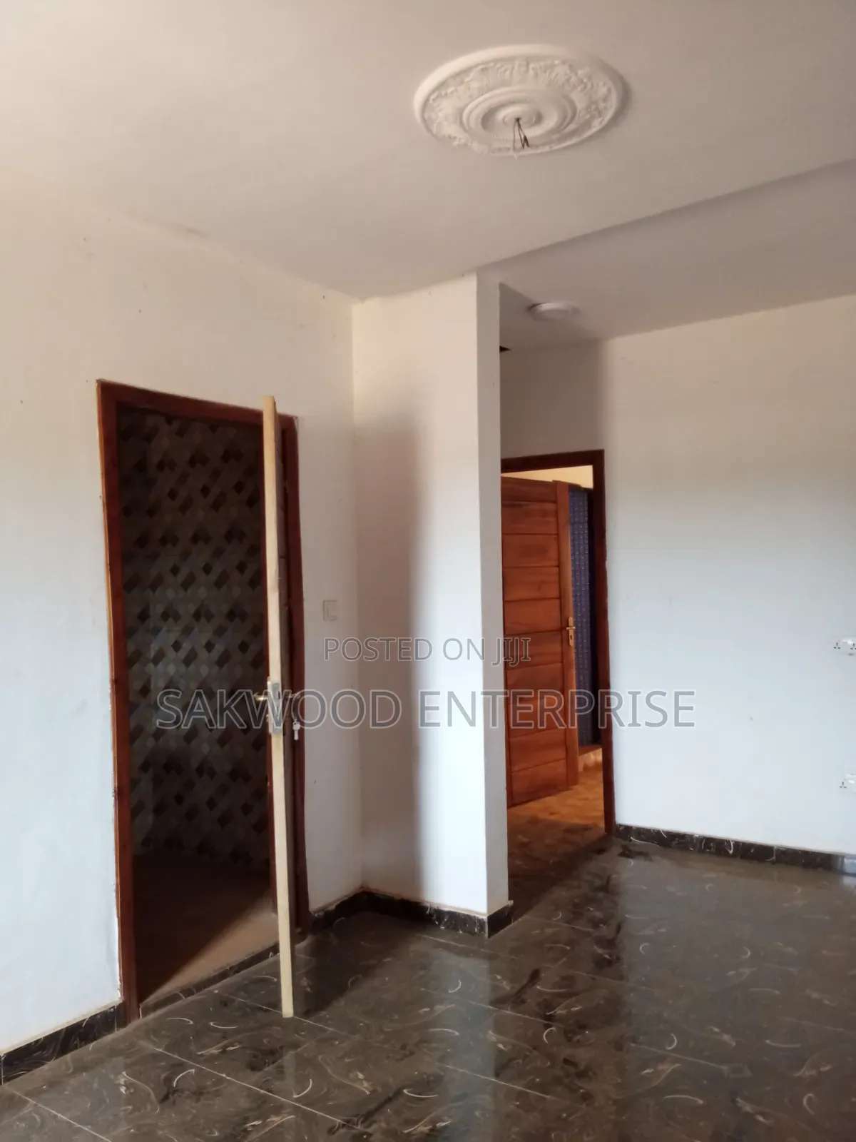 1bdrm Apartment in Sakwood Enterprise, Market for rent in Market