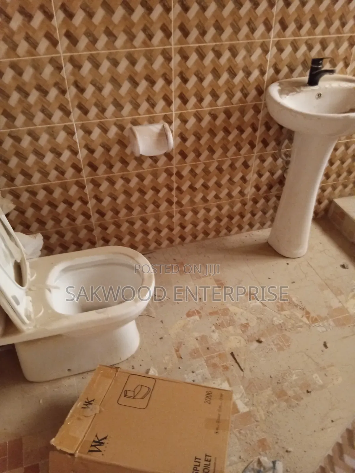 1bdrm Apartment in Sakwood Enterprise, Danfa for rent in Danfa