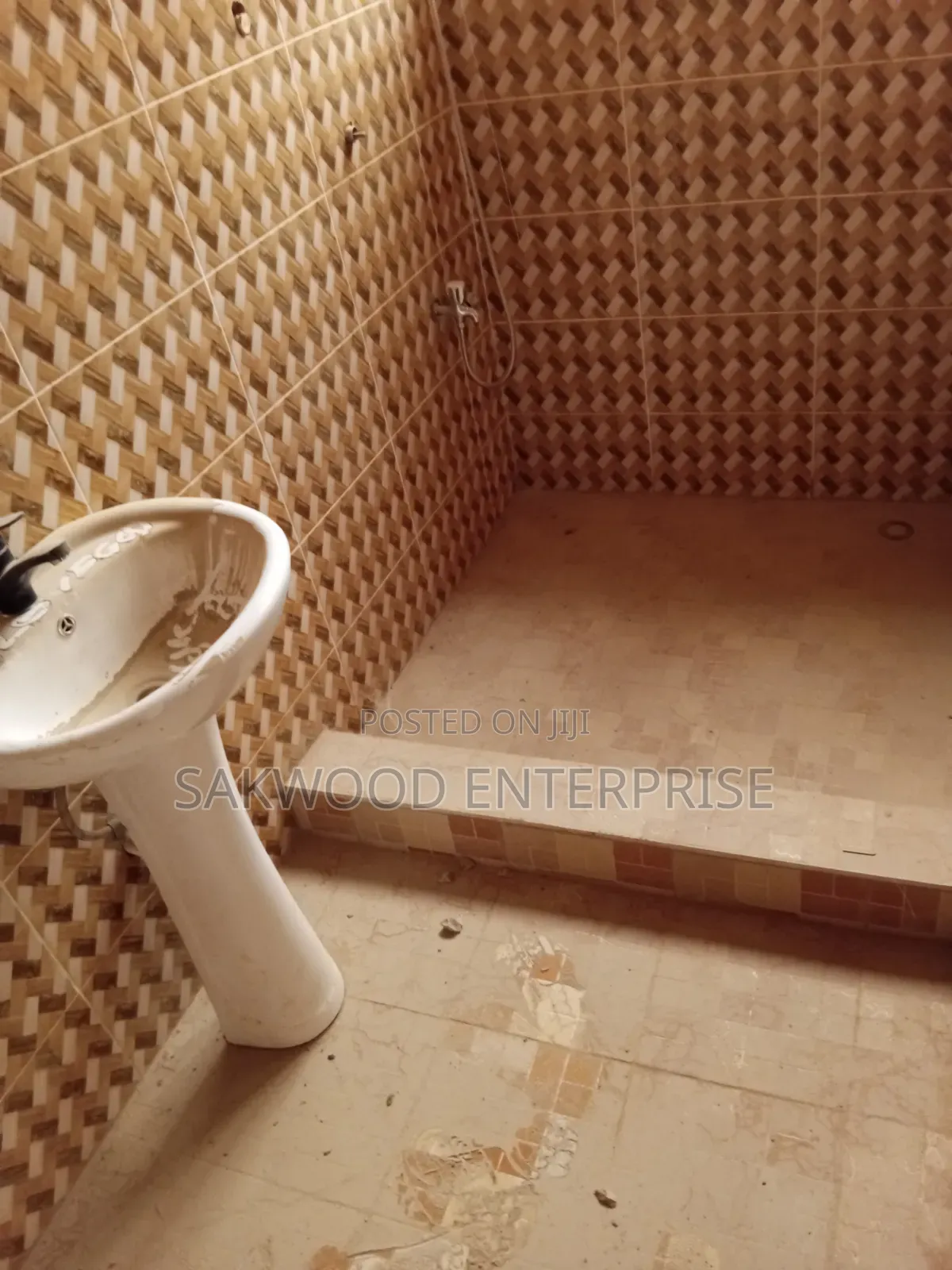 1bdrm Apartment in Sakwood Enterprise, Danfa for rent in Danfa