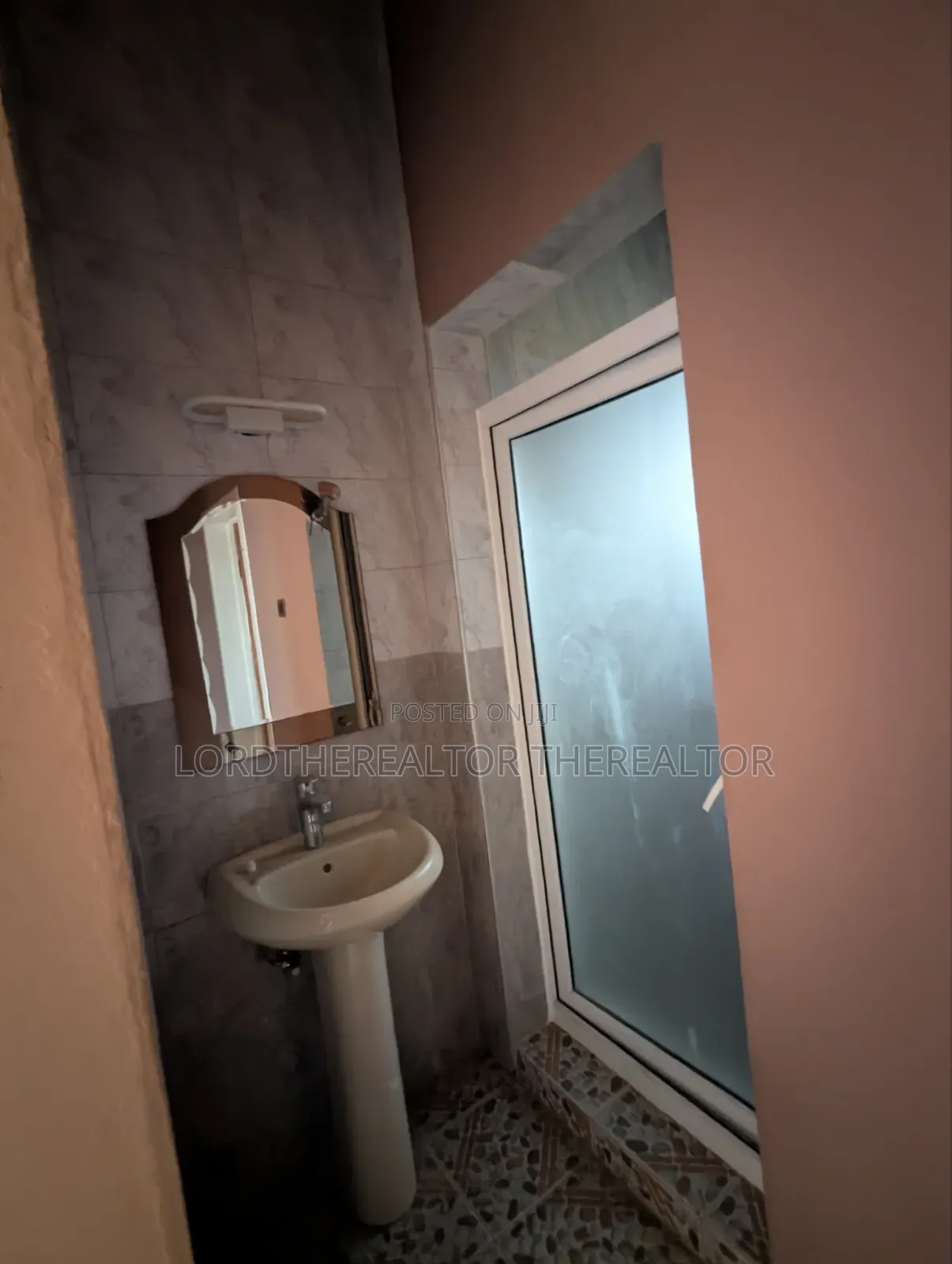 Mini Flat in Ofankor for rent in Ofankor