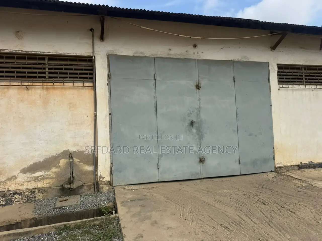 Warehouse for Rent. in Mile 7