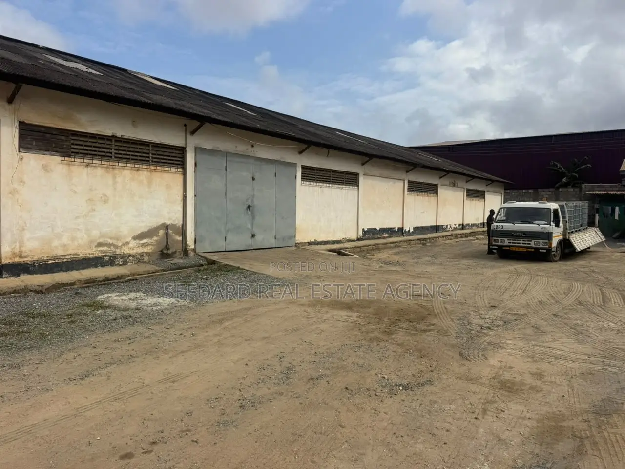 Warehouse for Rent. in Mile 7