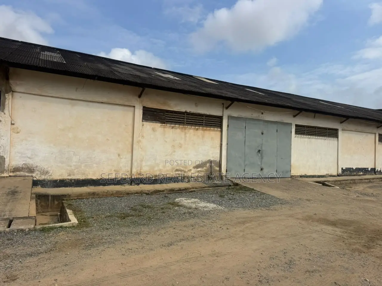 Warehouse for Rent. in Mile 7