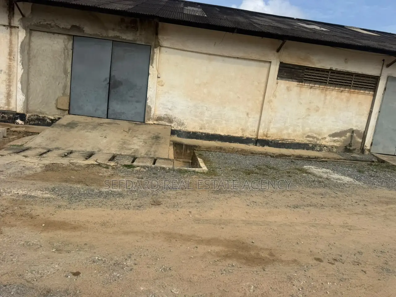 Warehouse for Rent. in Mile 7