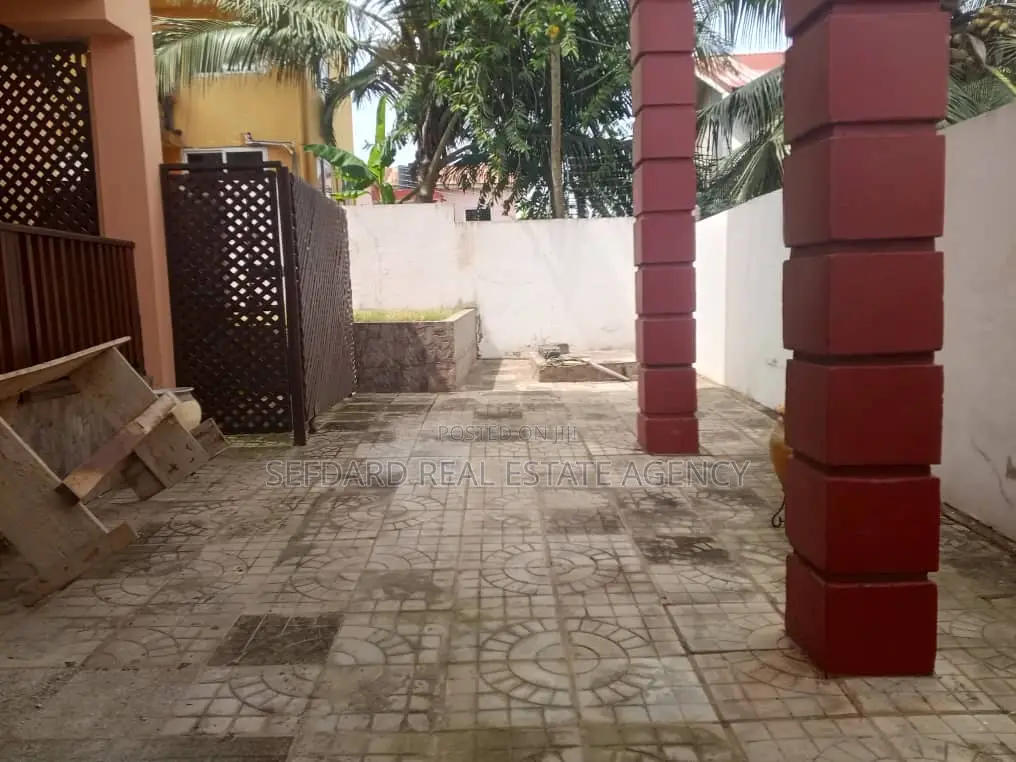 3bdrm Duplex in Sefdard Properties, Pokuase for rent in Pokuase
