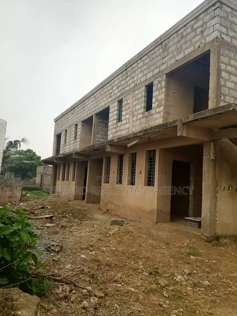 8bdrm Apartment in Sefdard Properties, Pokuase for sale in Pokuase