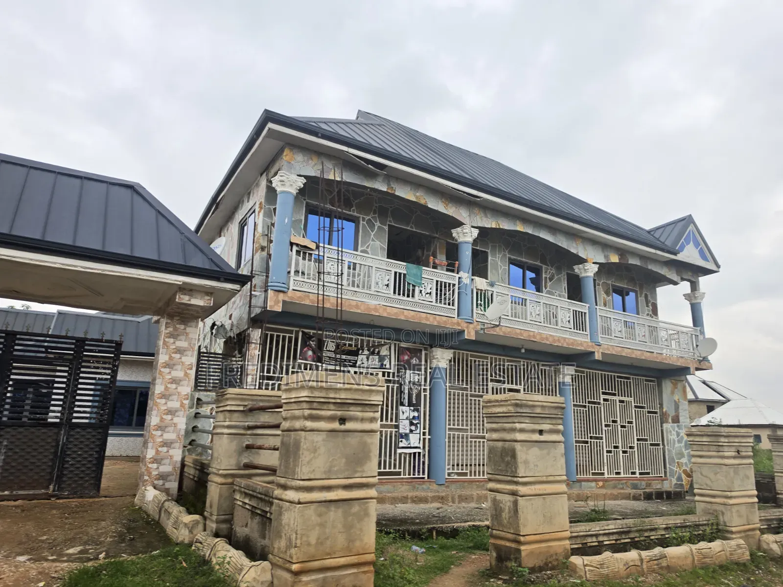 12bdrm Apartment in Fredimens Real, Afigya-Kwabre for sale in Afigya-Kwabre
