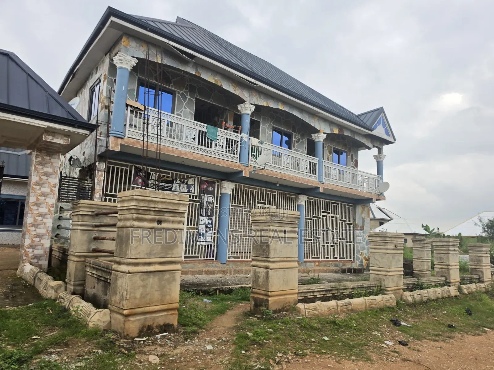 12bdrm Apartment in Fredimens Real, Afigya-Kwabre for sale in Afigya-Kwabre