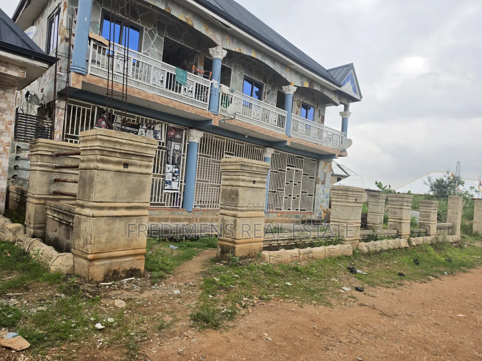 12bdrm Apartment in Fredimens Real, Afigya-Kwabre for sale in Afigya-Kwabre