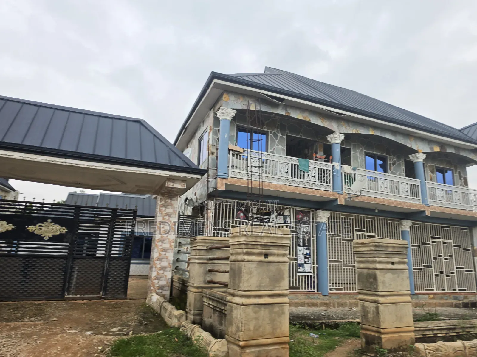 12bdrm Apartment in Fredimens Real, Afigya-Kwabre for sale in Afigya-Kwabre