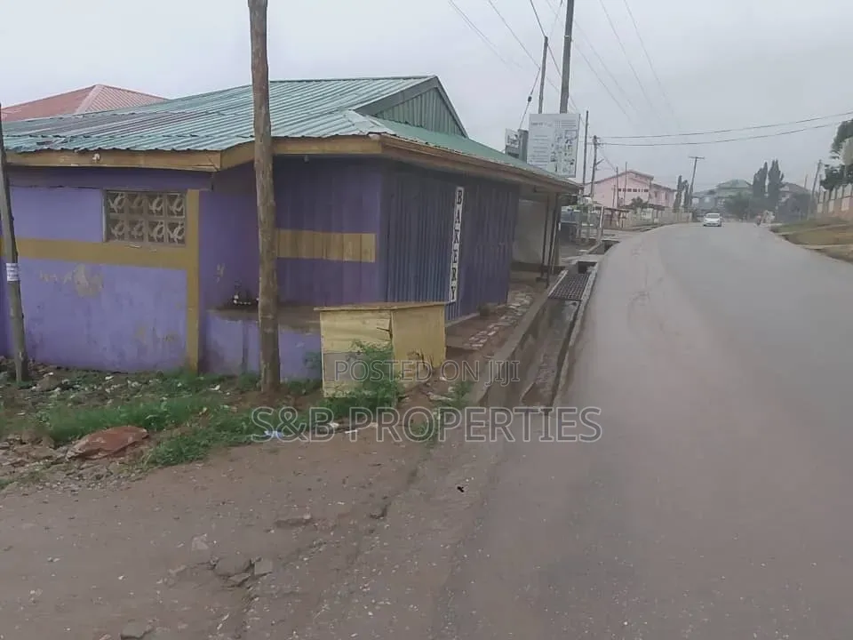 5bdrm House in Kwabenya for sale in Kwabenya