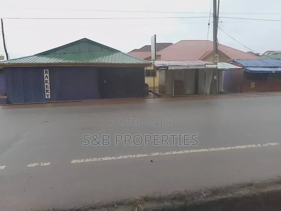 5bdrm House in Kwabenya for sale in Kwabenya