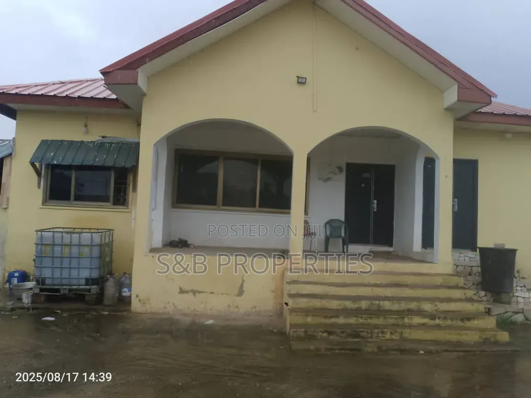 5bdrm House in Kwabenya for sale in Kwabenya