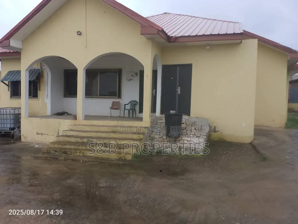 5bdrm House in Kwabenya for sale in Kwabenya
