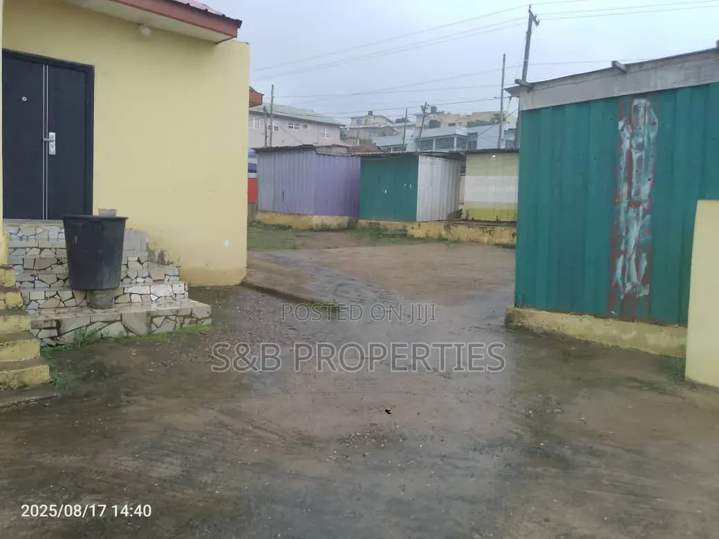 5bdrm House in Kwabenya for sale in Kwabenya