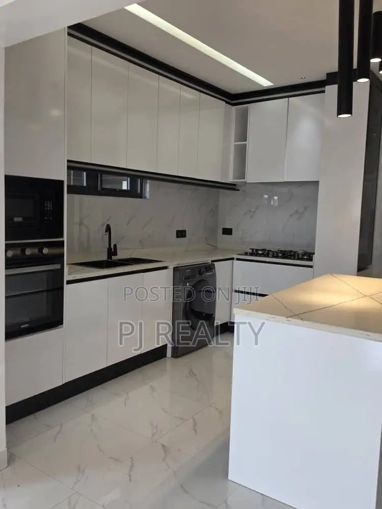4bdrm House in Adenta for sale in Adenta