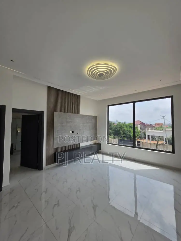 4bdrm House in Adenta for sale in Adenta