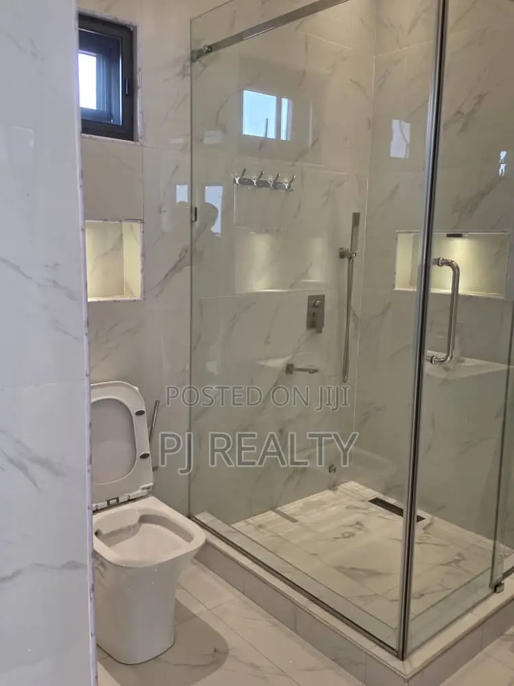 4bdrm House in Adenta for sale in Adenta