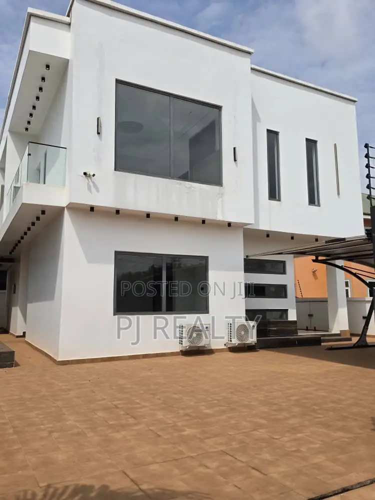 4bdrm House in Adenta for sale in Adenta