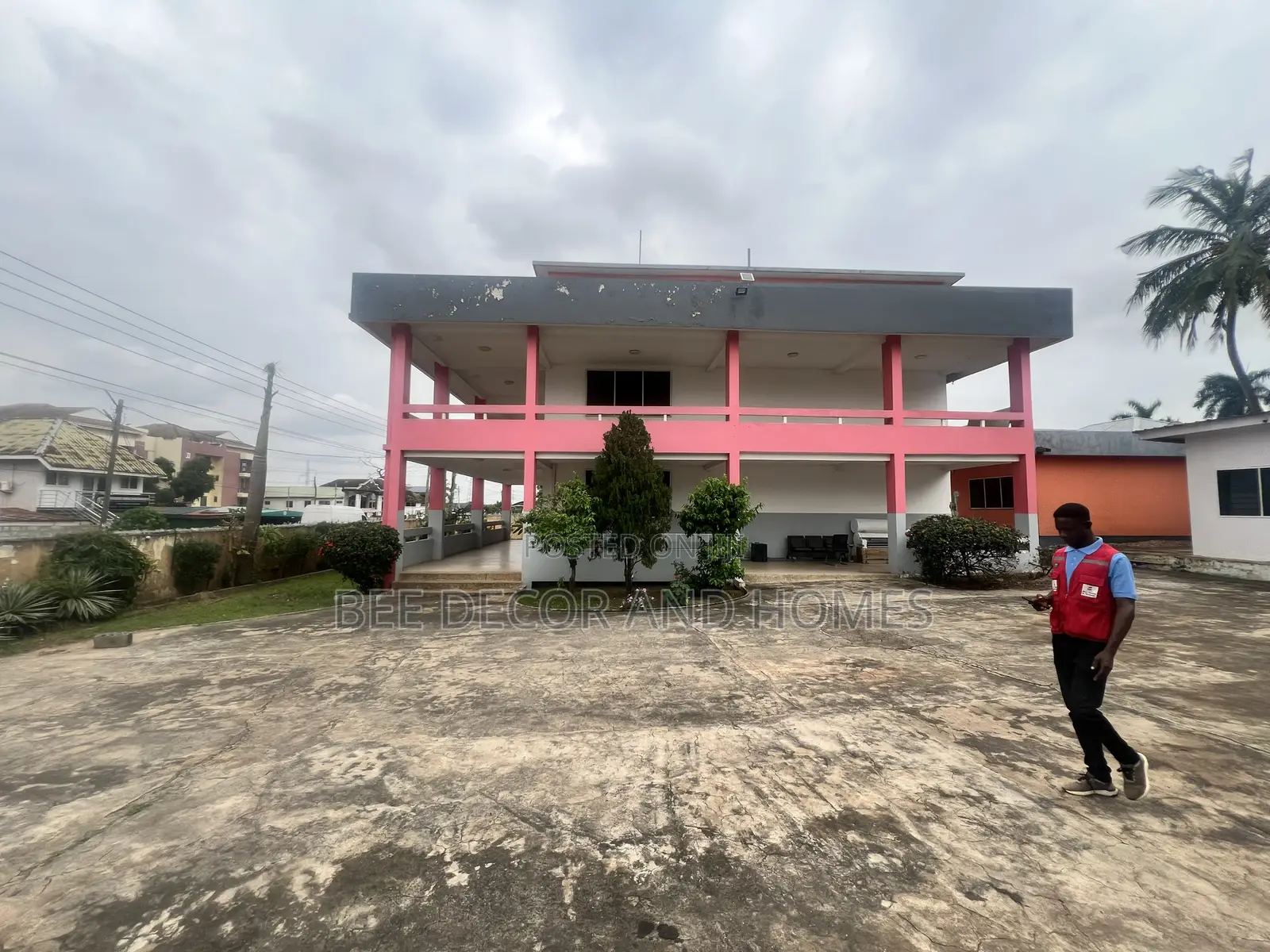 Big Place Suitable for Office in East Legon