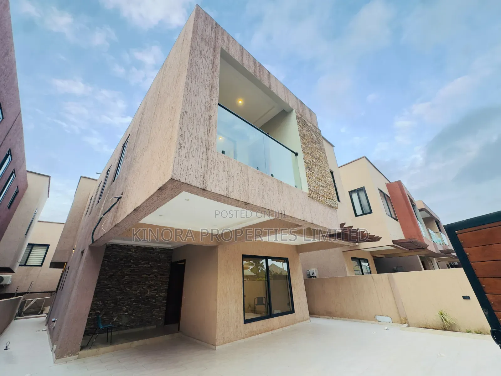 4bdrm Duplex in Hatso Kfc, Papao for sale in Papao