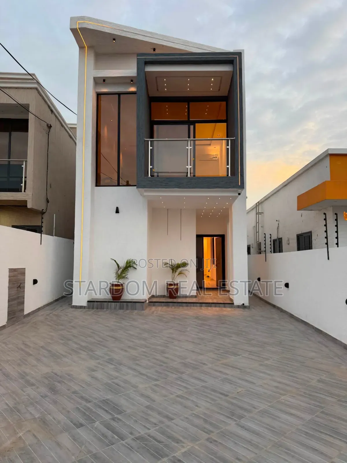3bdrm Duplex in Lakeside Estate for sale in Lake Side Estate