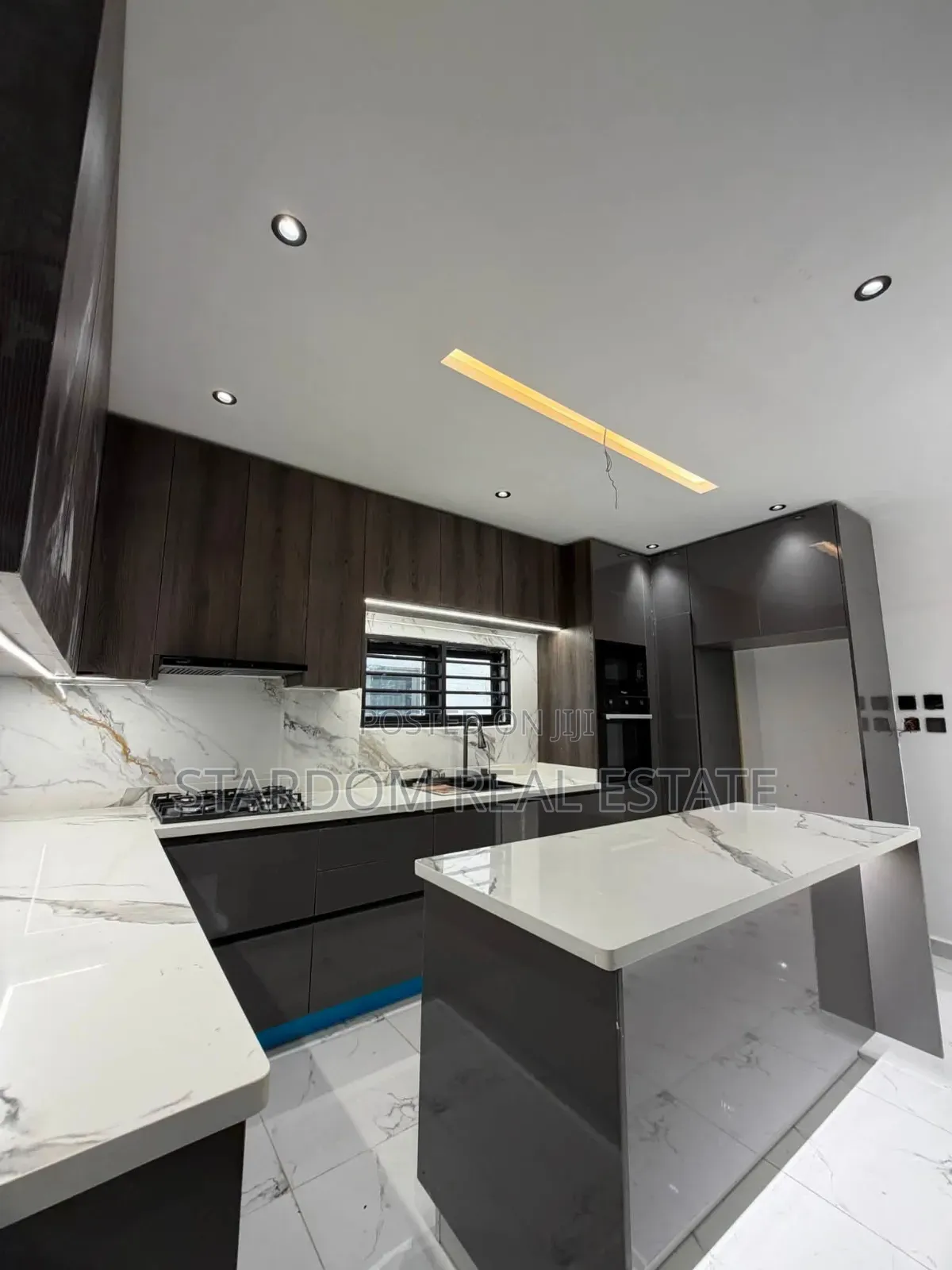 3bdrm Duplex in Lakeside Estate for sale in Lake Side Estate
