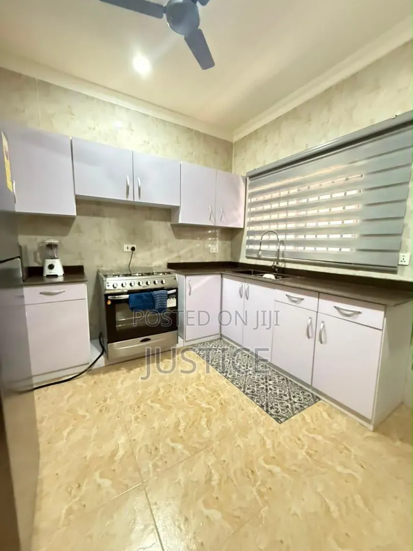 Furnished 3bdrm House in Ashaley Botwe, School Junction for rent in School Junction