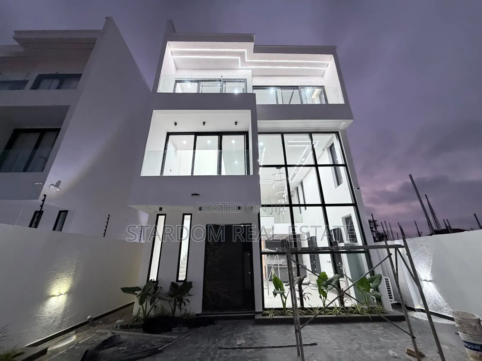 4bdrm Duplex in Nanakrom, School Junction for sale in School Junction