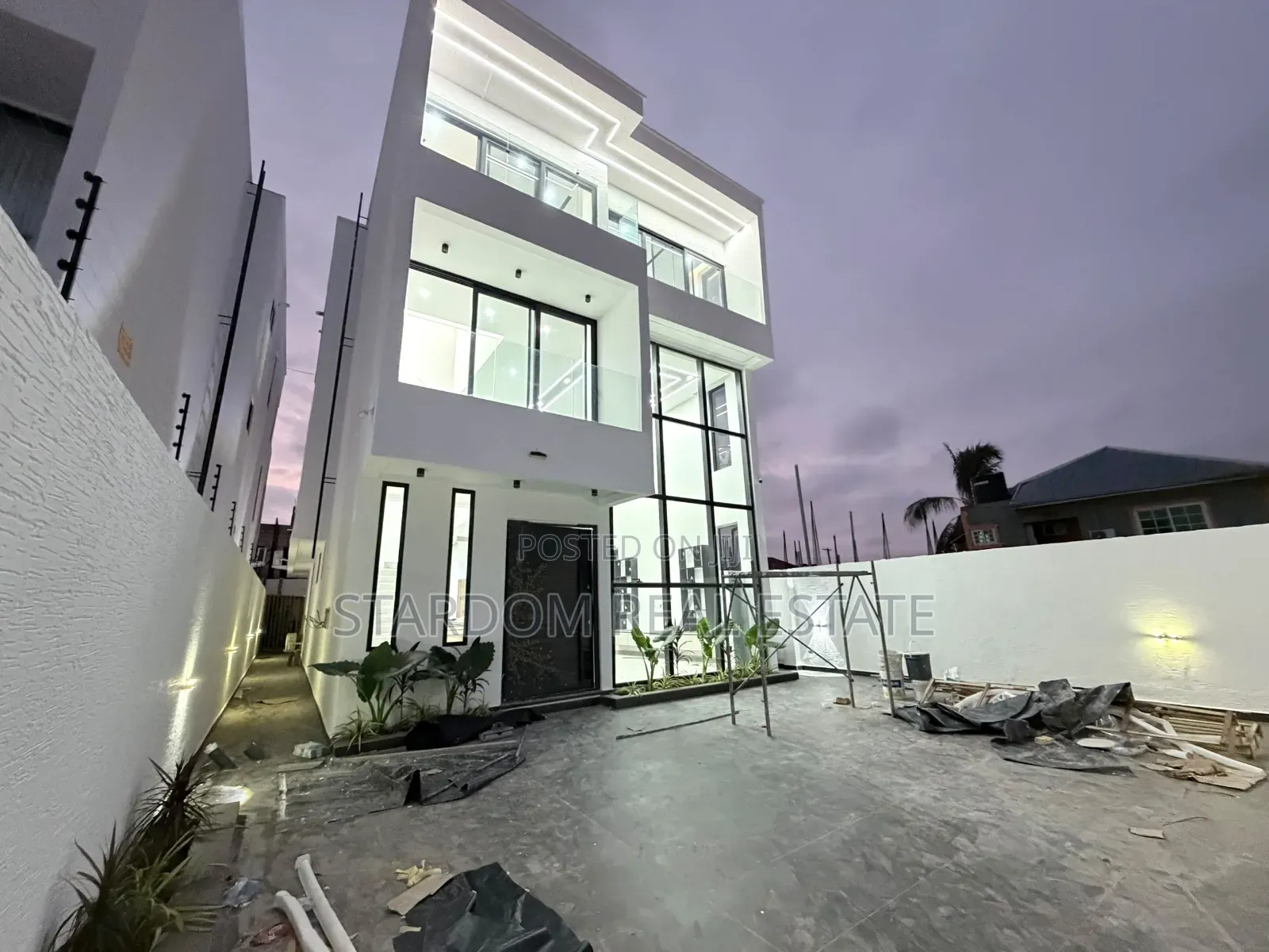 4bdrm Duplex in Nanakrom, School Junction for sale in School Junction