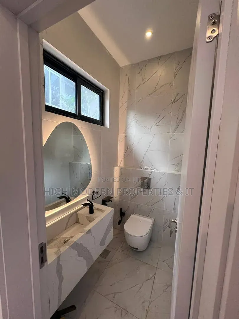 4bdrm Penthouse in Dzorwulu for sale in Dzorwulu