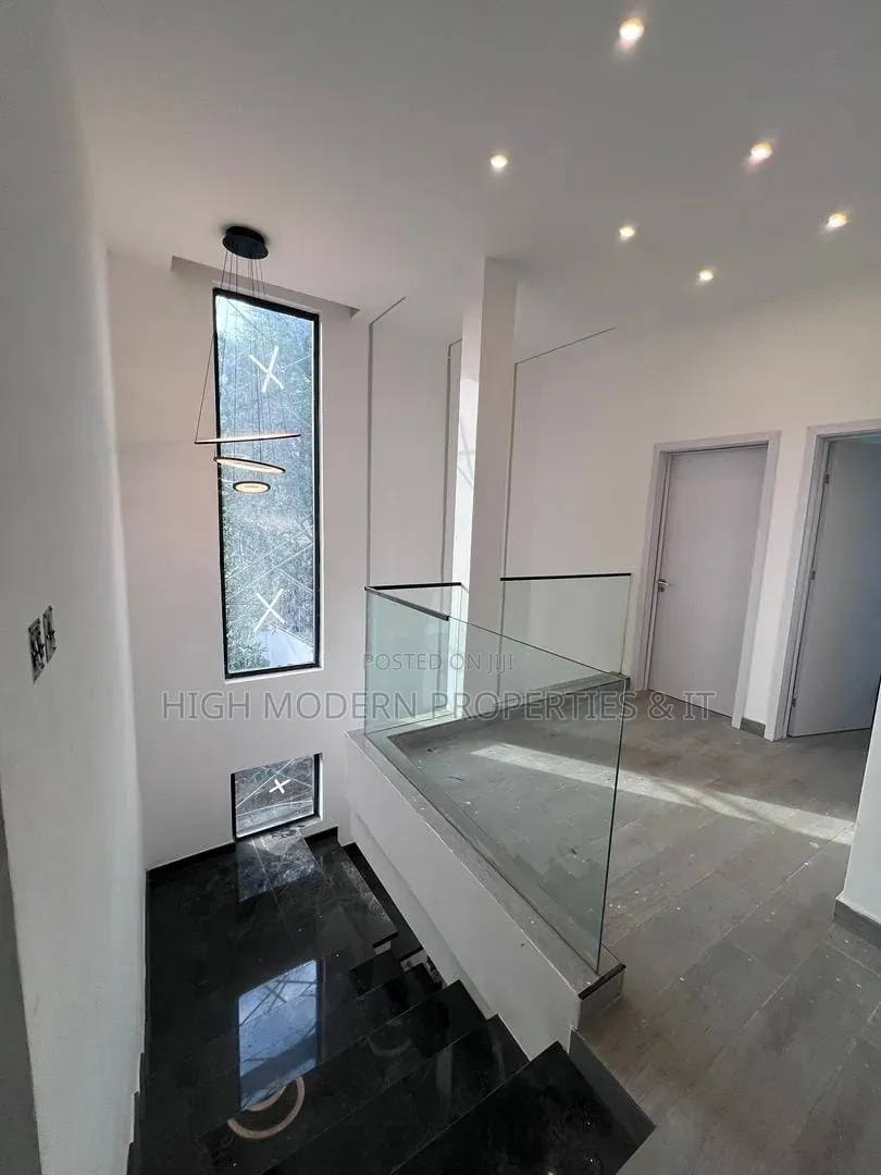 4bdrm Penthouse in Dzorwulu for sale in Dzorwulu