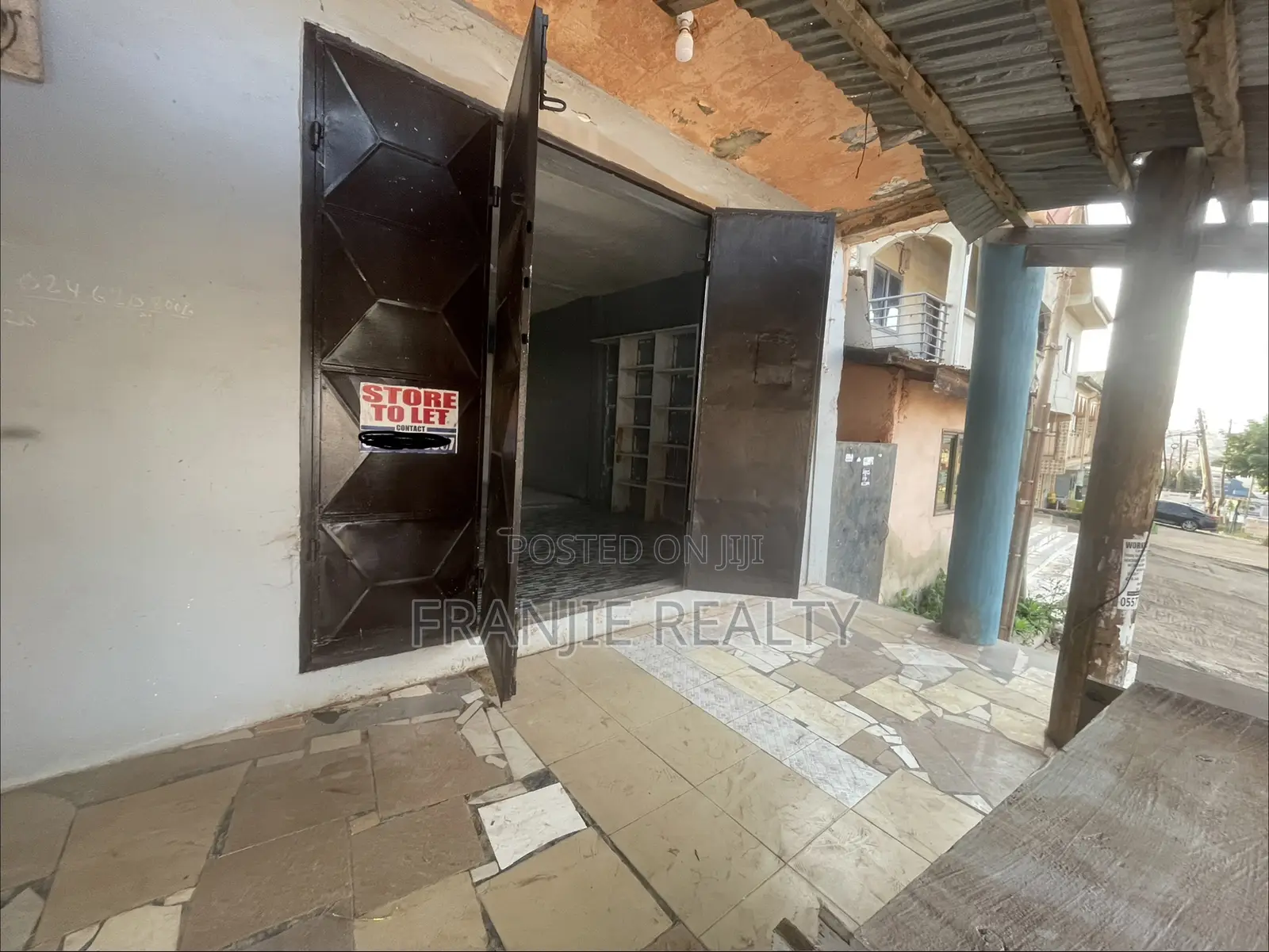 Shop for Rent at Bortianor in West Hills Mall Area