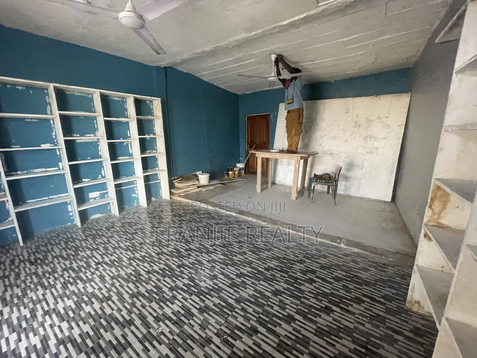 Shop for Rent at Bortianor in West Hills Mall Area