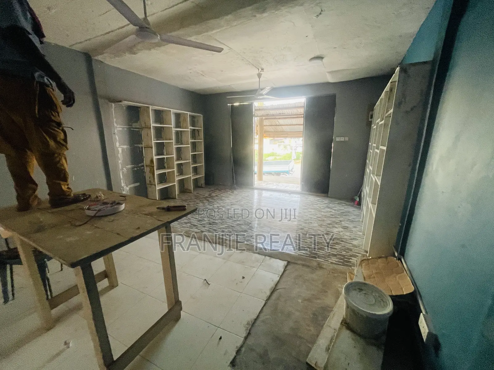 Shop for Rent at Bortianor in West Hills Mall Area
