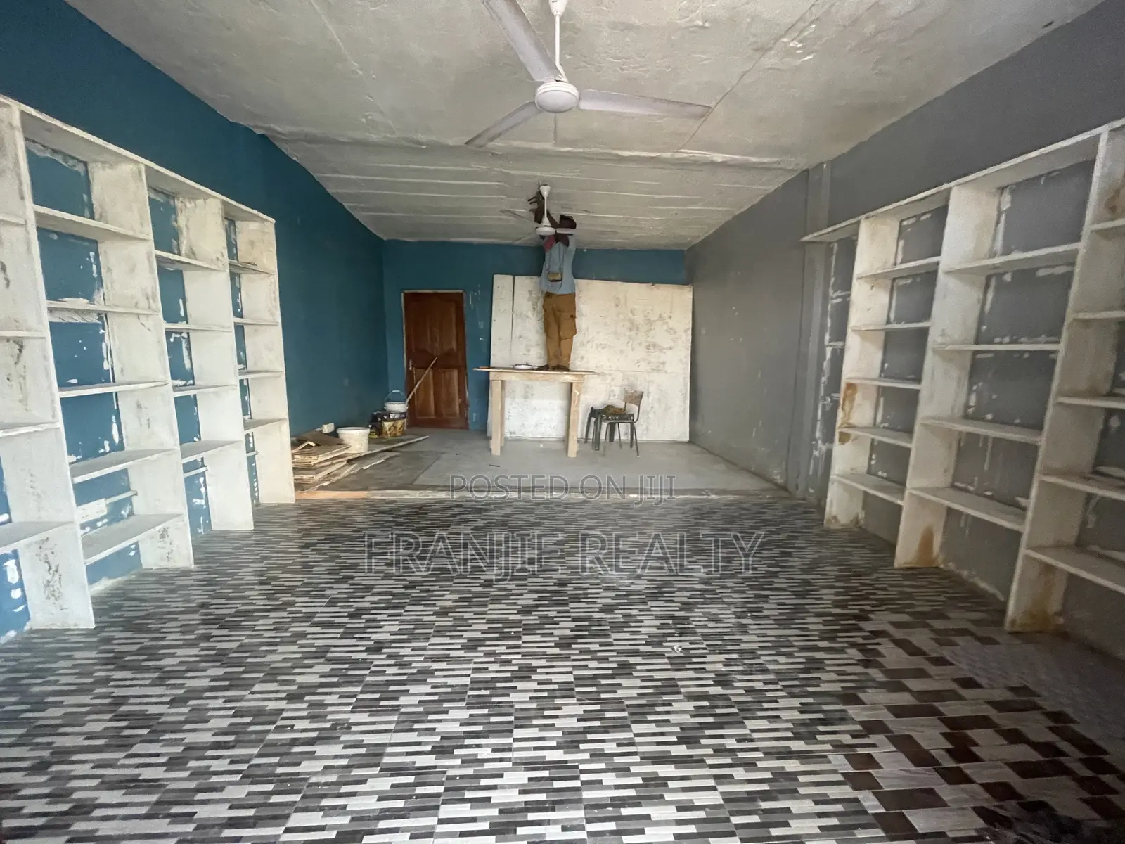 Shop for Rent at Bortianor in West Hills Mall Area